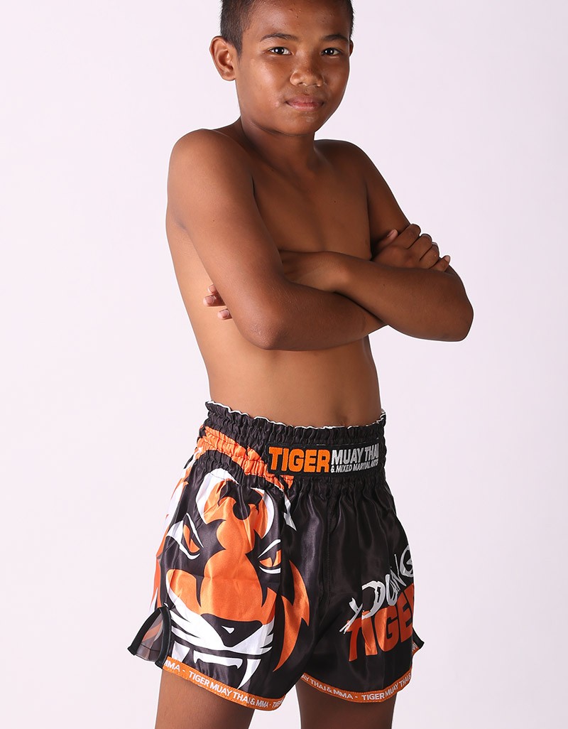 Short boxe thai muay thai noir/orange  Muay thai, Tiger muay thai, Thai  boxing shorts